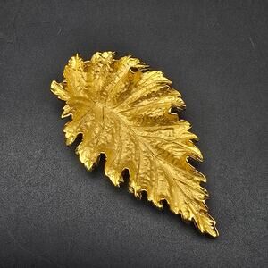 Tona Gold Tone Leaf Brooch Vintage Costume Jewelry Fall Autumn
